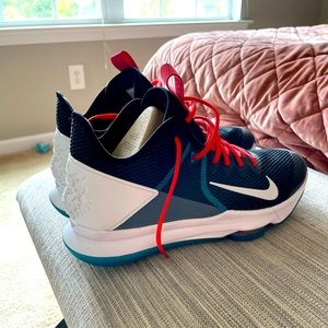 Nike Lebron Witness 4 Basketball Shoes sz 13